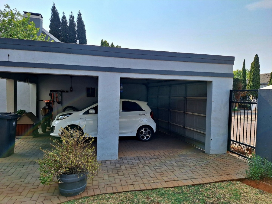 2 Bedroom Property for Sale in Rietvalleirand Gauteng