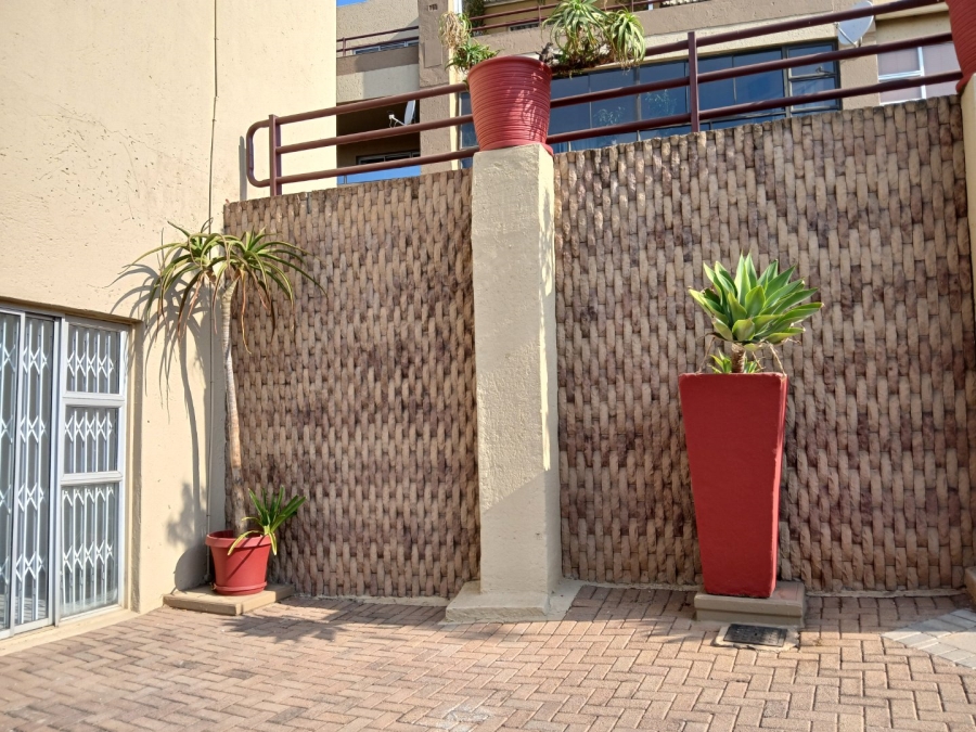 1 Bedroom Property for Sale in Constantia Kloof Gauteng