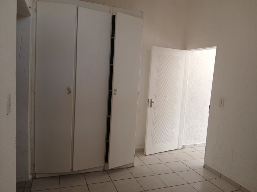 1 Bedroom Property for Sale in Constantia Kloof Gauteng