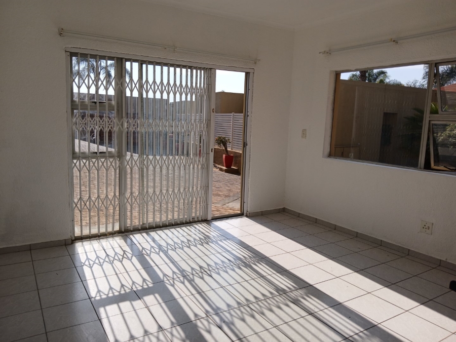 1 Bedroom Property for Sale in Constantia Kloof Gauteng