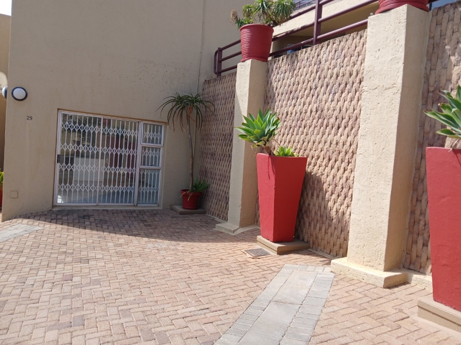 1 Bedroom Property for Sale in Constantia Kloof Gauteng