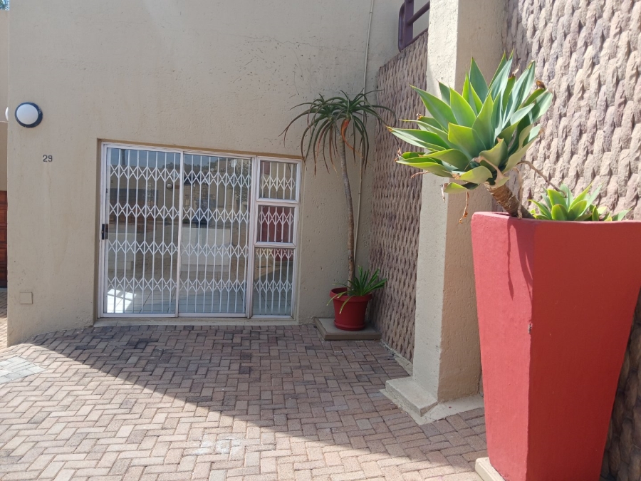 1 Bedroom Property for Sale in Constantia Kloof Gauteng