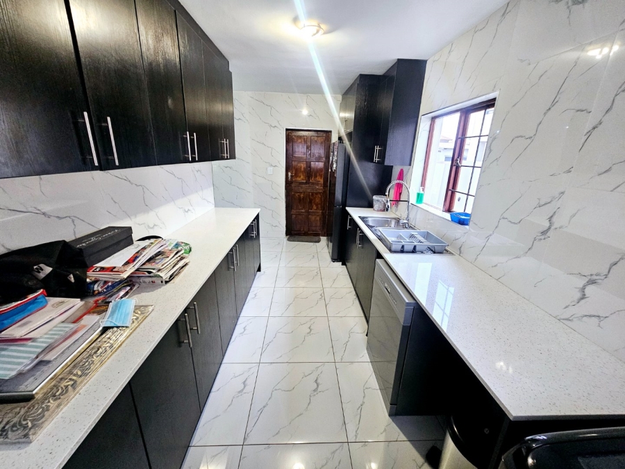 To Let 4 Bedroom Property for Rent in Monavoni Gauteng