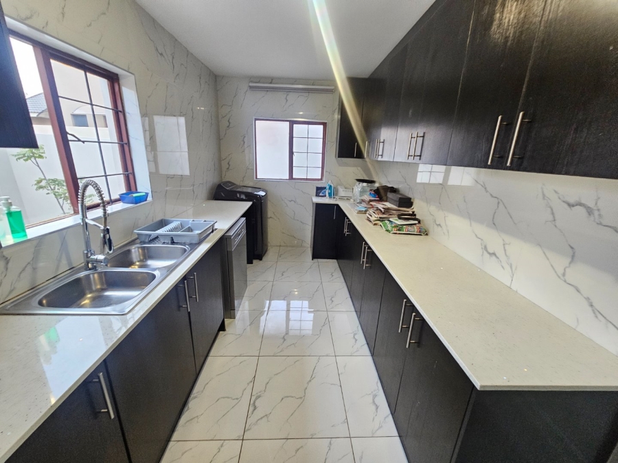 To Let 4 Bedroom Property for Rent in Monavoni Gauteng