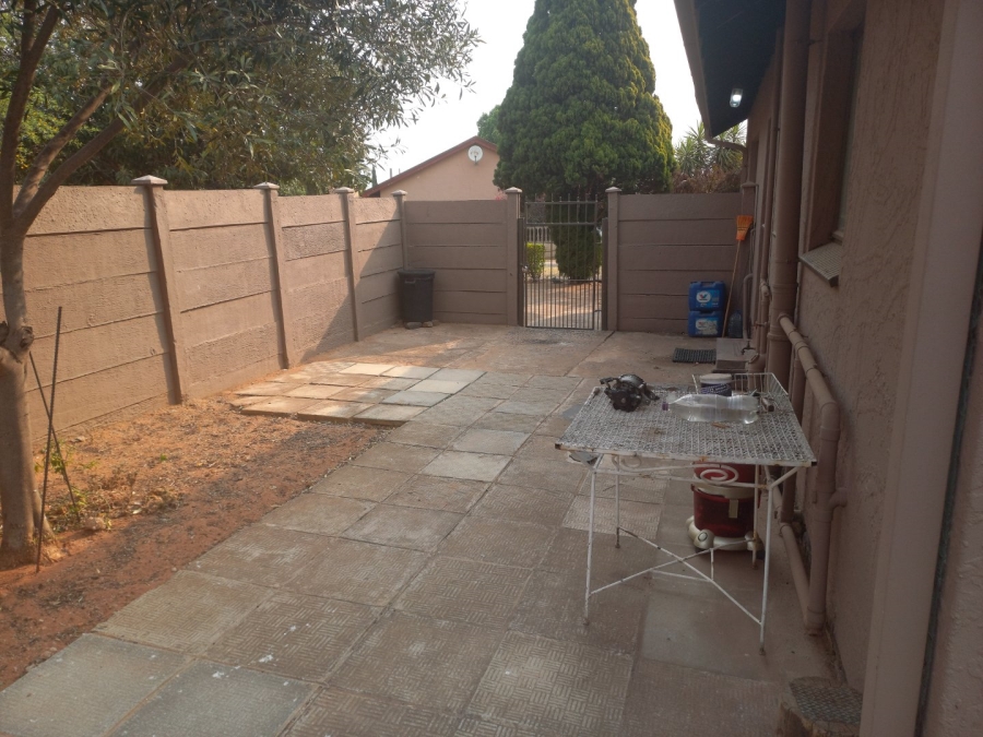 To Let 3 Bedroom Property for Rent in Rensburg Gauteng