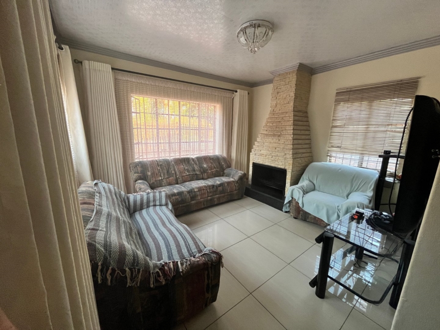 4 Bedroom Property for Sale in Karenpark Gauteng