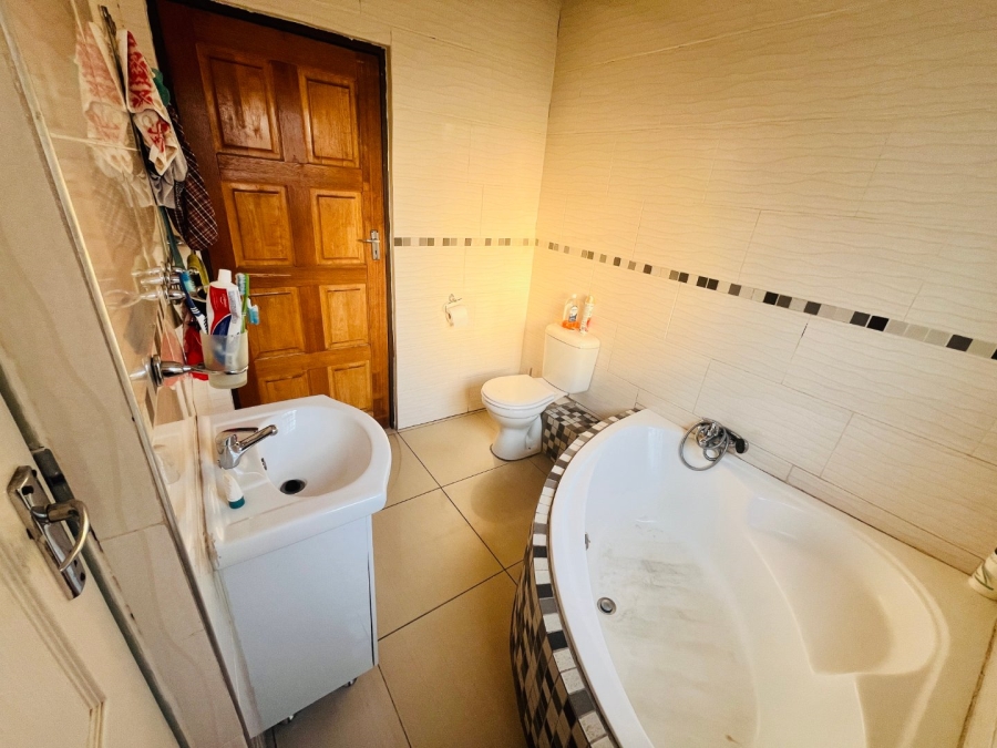 4 Bedroom Property for Sale in Karenpark Gauteng