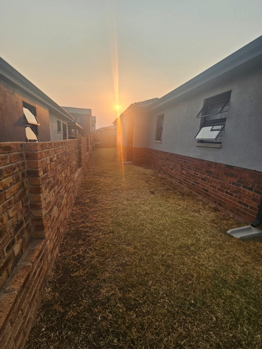  Bedroom Property for Sale in Lion Pride Gauteng