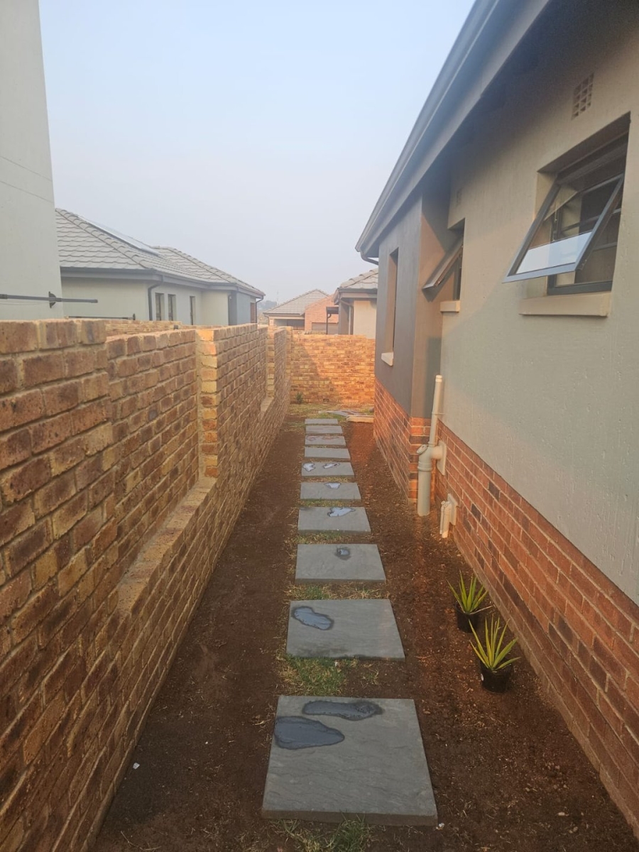  Bedroom Property for Sale in Lion Pride Gauteng