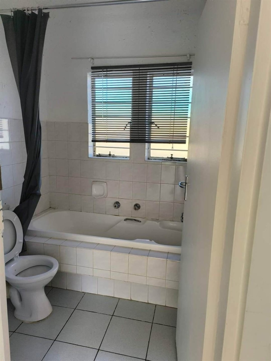 To Let 2 Bedroom Property for Rent in Kenmare Gauteng