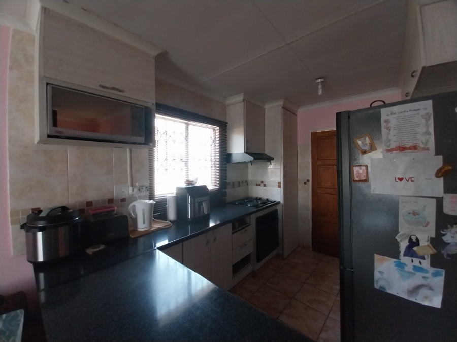 To Let 2 Bedroom Property for Rent in Rosslyn Gauteng