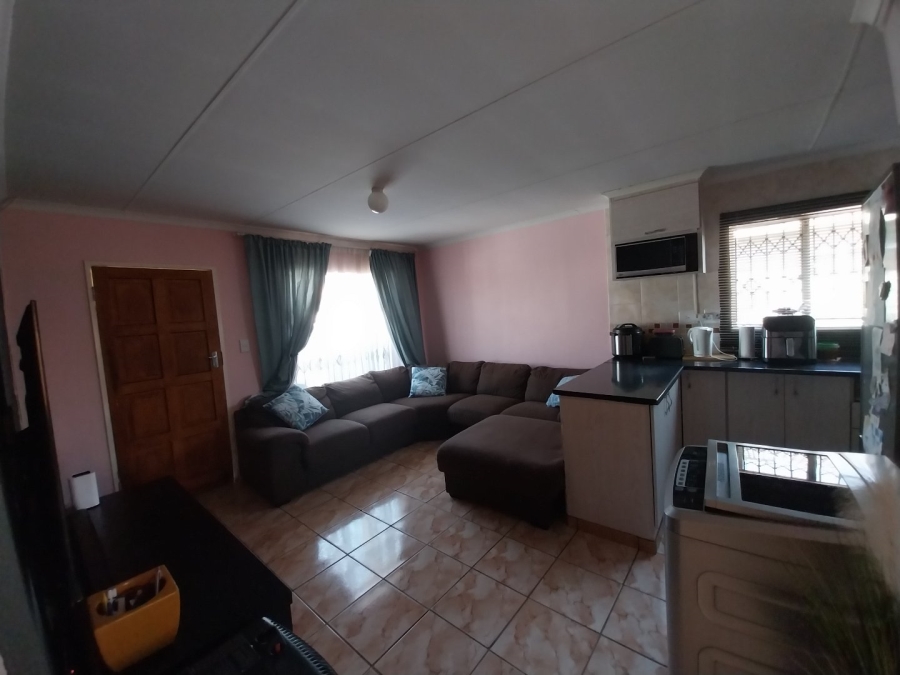 To Let 2 Bedroom Property for Rent in Rosslyn Gauteng