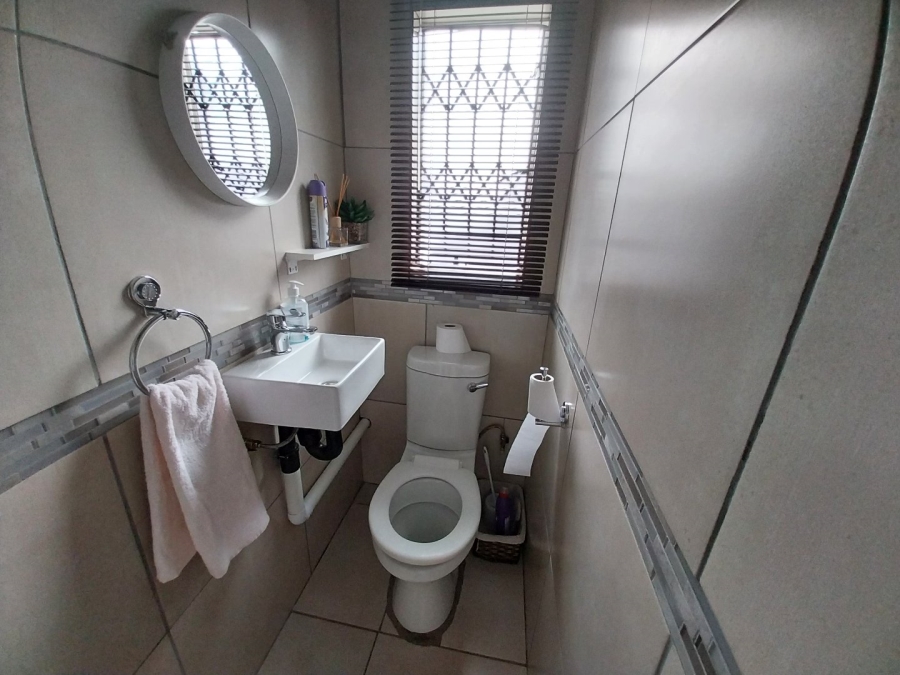 To Let 2 Bedroom Property for Rent in Rosslyn Gauteng