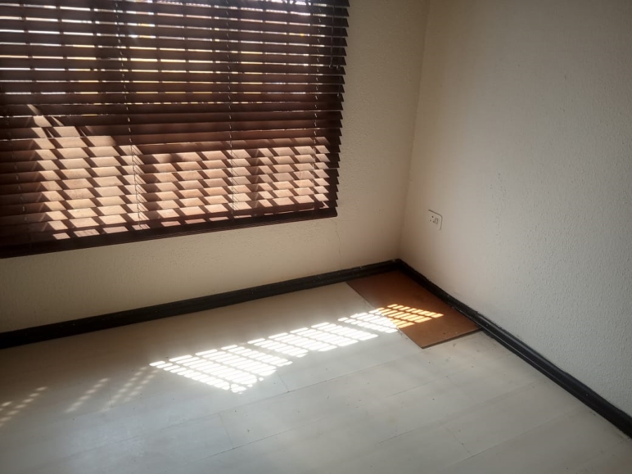 To Let 3 Bedroom Property for Rent in Meredale Gauteng