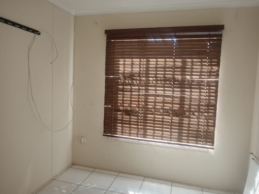 To Let 3 Bedroom Property for Rent in Meredale Gauteng