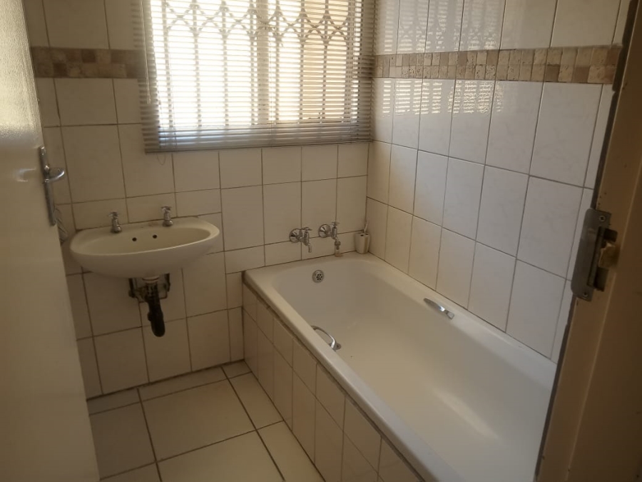 To Let 3 Bedroom Property for Rent in Meredale Gauteng