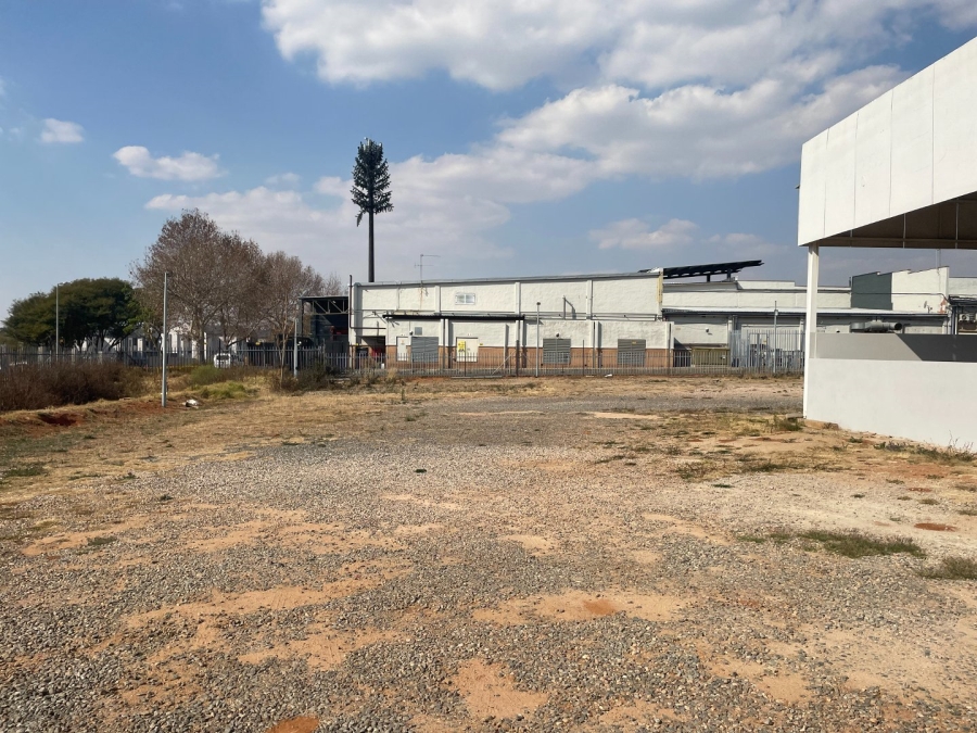 To Let commercial Property for Rent in Midridge Park Gauteng