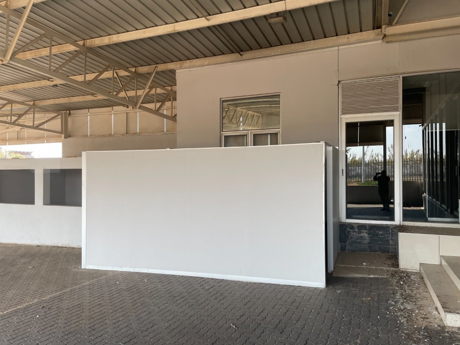 To Let commercial Property for Rent in Midridge Park Gauteng