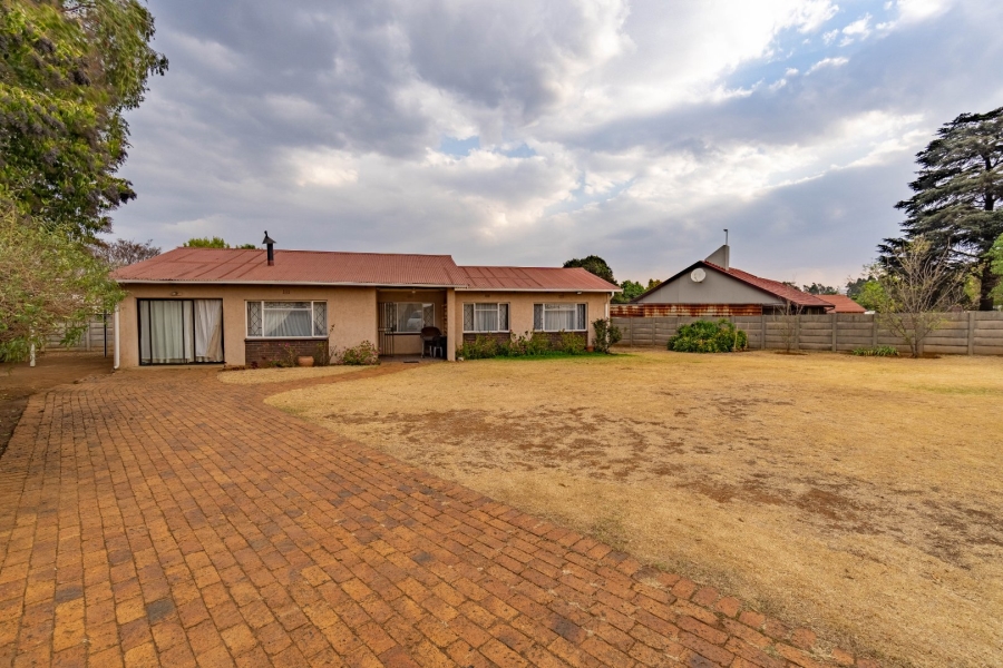 3 Bedroom Property for Sale in Bonaero Park Gauteng