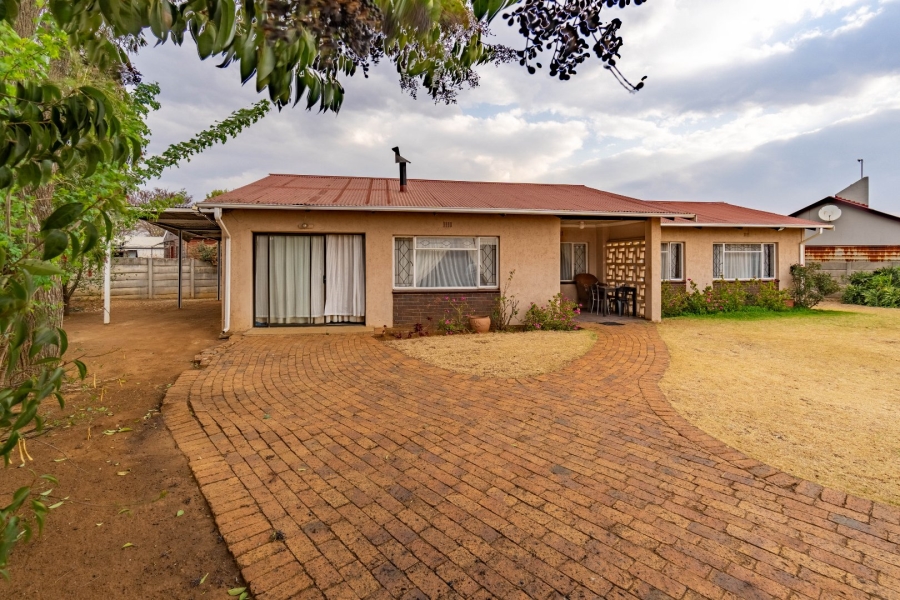 3 Bedroom Property for Sale in Bonaero Park Gauteng