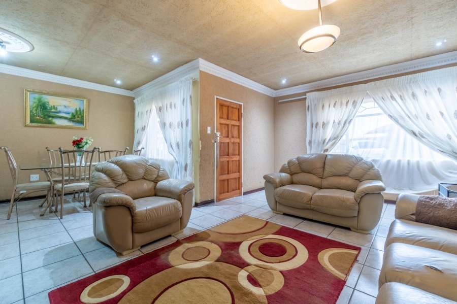 3 Bedroom Property for Sale in Bonaero Park Gauteng