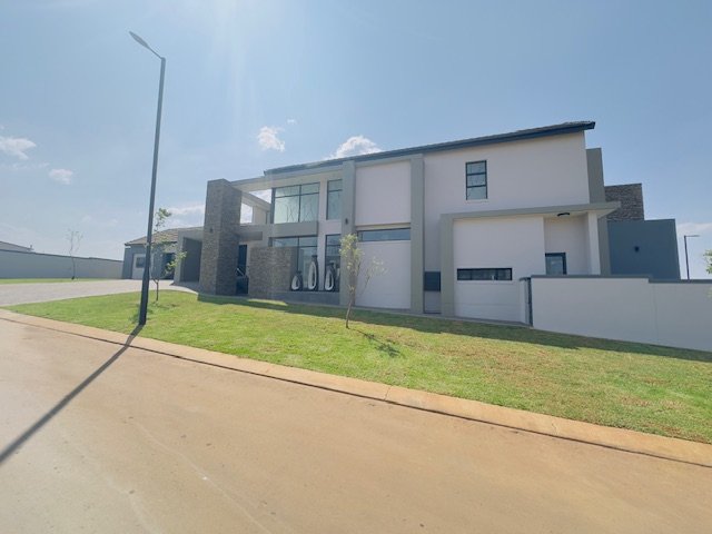 5 Bedroom Property for Sale in Midstream Heights Gauteng