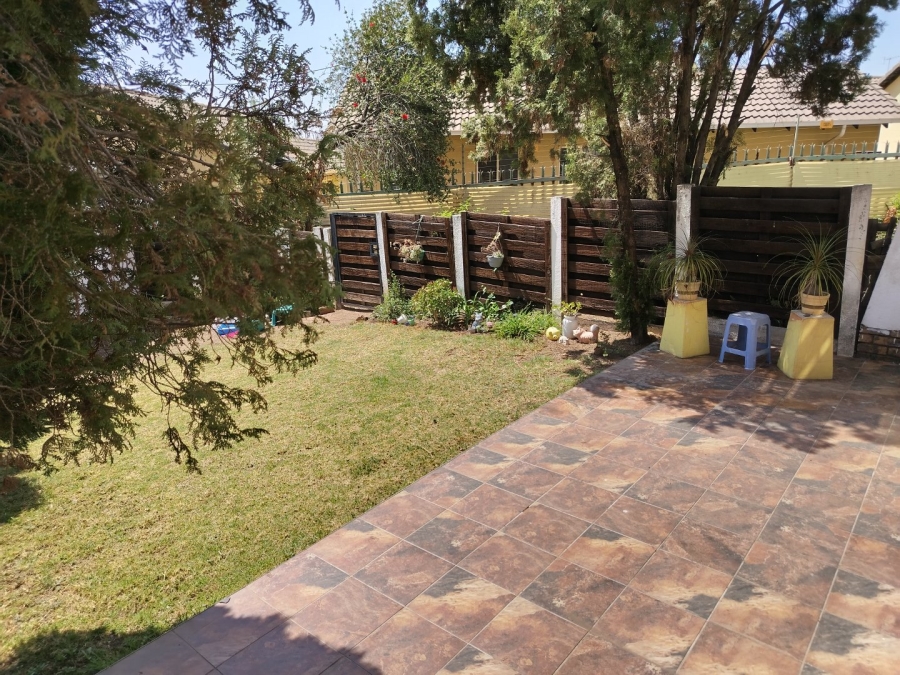 1 Bedroom Property for Sale in Corlett Gardens Gauteng