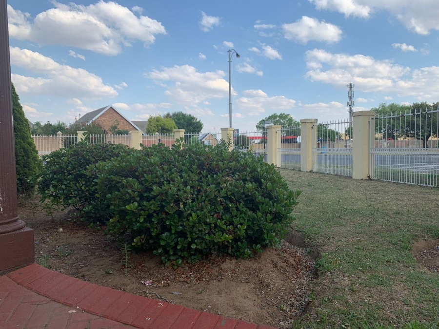 5 Bedroom Property for Sale in Sharon Park Gauteng