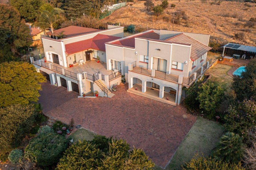 5 Bedroom Property for Sale in Kloofendal Gauteng