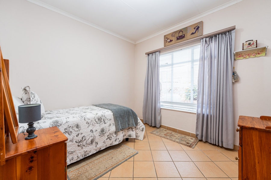 5 Bedroom Property for Sale in Kloofendal Gauteng