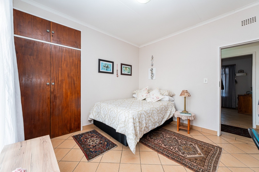 5 Bedroom Property for Sale in Kloofendal Gauteng