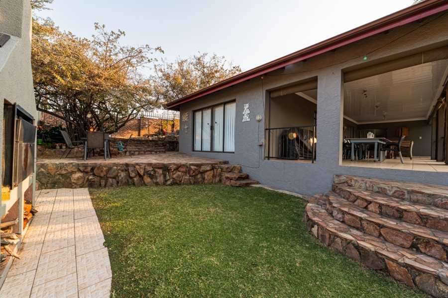 5 Bedroom Property for Sale in Kloofendal Gauteng