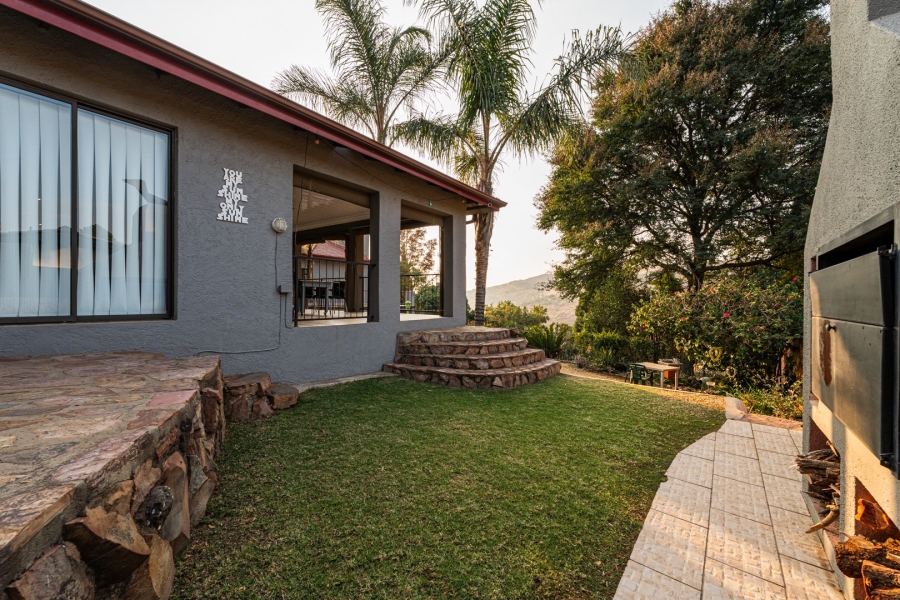 5 Bedroom Property for Sale in Kloofendal Gauteng