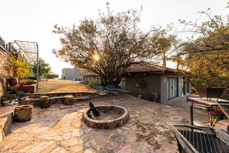 5 Bedroom Property for Sale in Kloofendal Gauteng