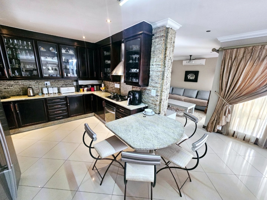 6 Bedroom Property for Sale in Stone Ridge Gauteng