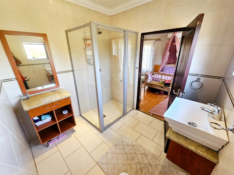 6 Bedroom Property for Sale in Stone Ridge Gauteng