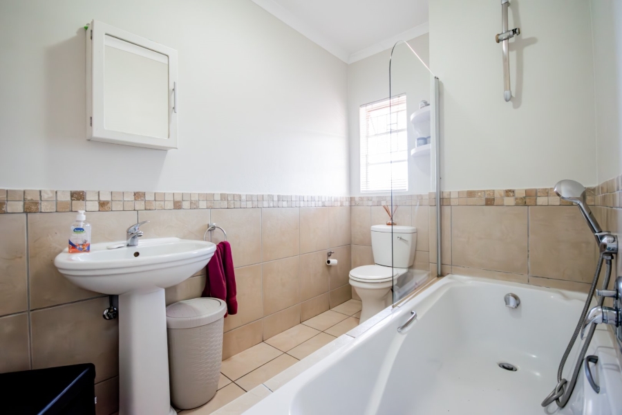 1 Bedroom Property for Sale in Primrose Hill Gauteng