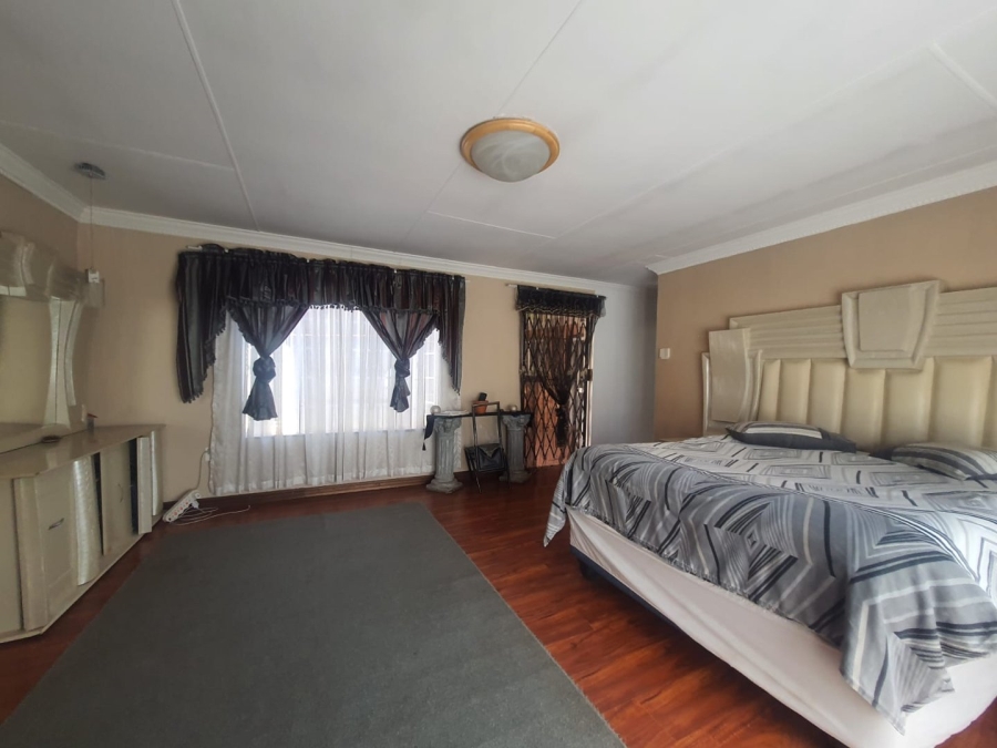 4 Bedroom Property for Sale in Florida North Gauteng