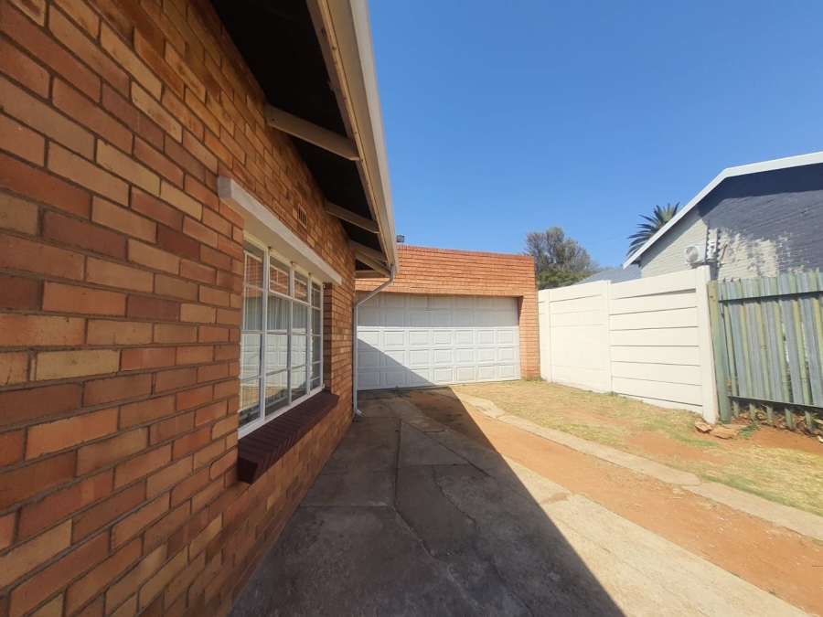 4 Bedroom Property for Sale in Florida North Gauteng