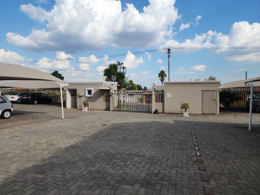 2 Bedroom Property for Sale in Wannenburghoogte Gauteng