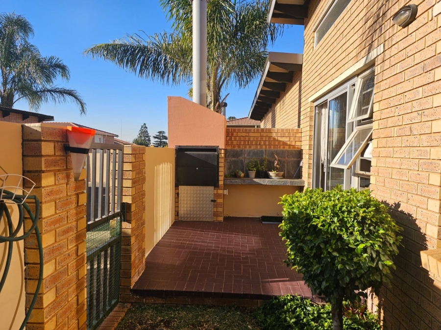 3 Bedroom Property for Sale in Glen Marais Gauteng