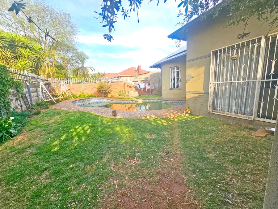 8 Bedroom Property for Sale in Plantation Gauteng