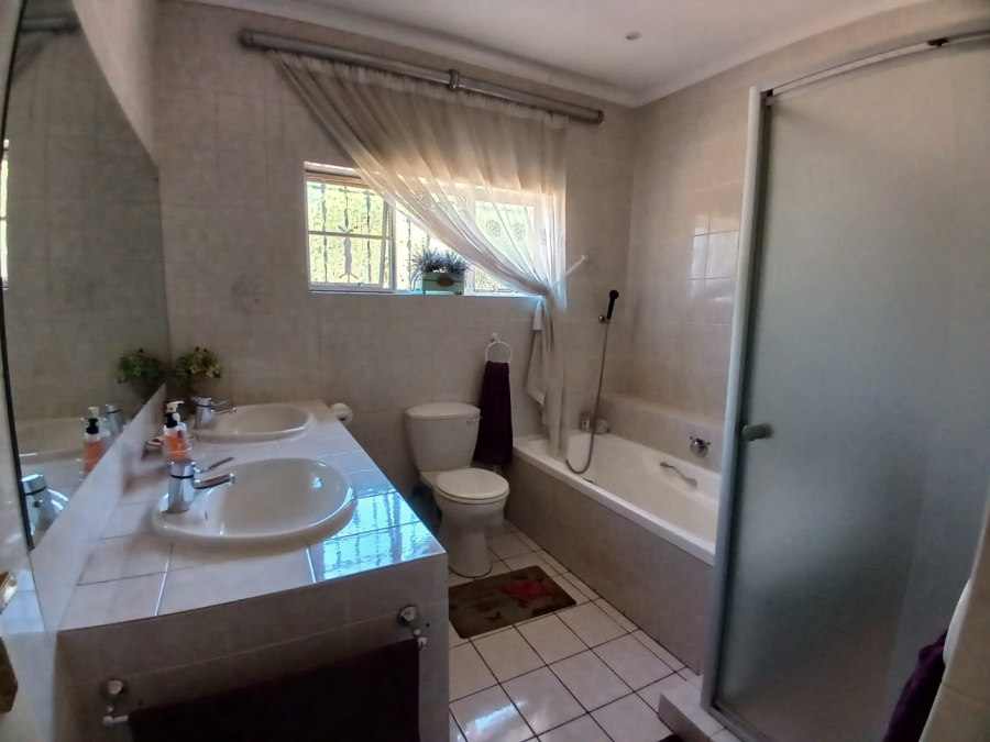 4 Bedroom Property for Sale in Alberante Gauteng