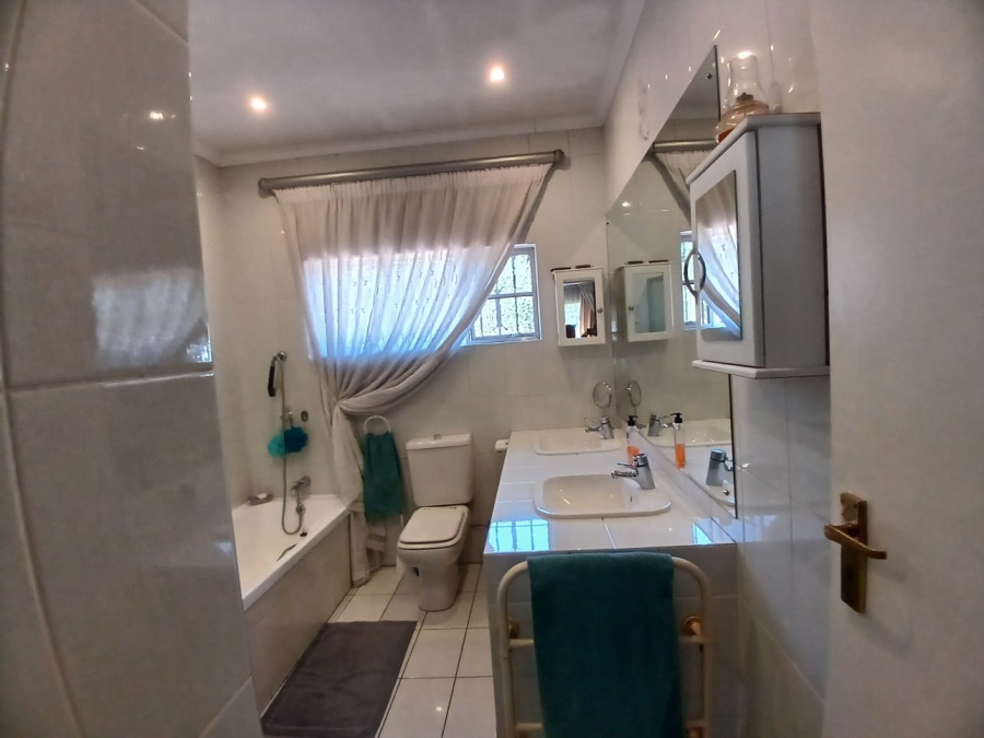 4 Bedroom Property for Sale in Alberante Gauteng