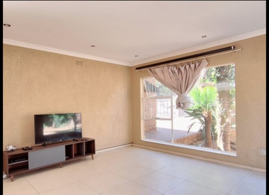 To Let 5 Bedroom Property for Rent in Sunward Park Gauteng