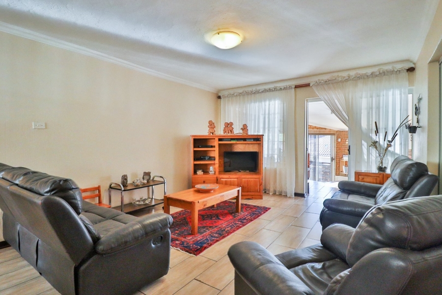 5 Bedroom Property for Sale in Zwartkop Gauteng