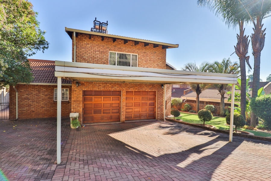 5 Bedroom Property for Sale in Zwartkop Gauteng