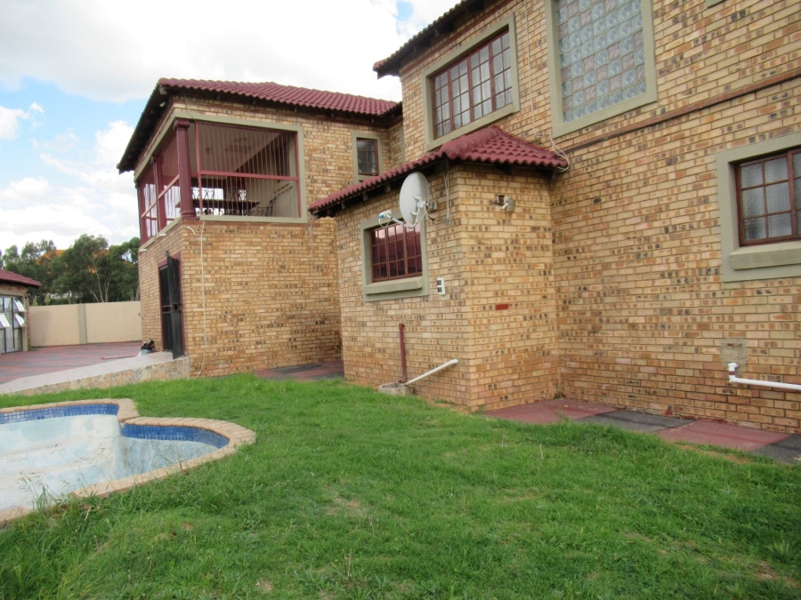 5 Bedroom Property for Sale in Cultura Park Gauteng