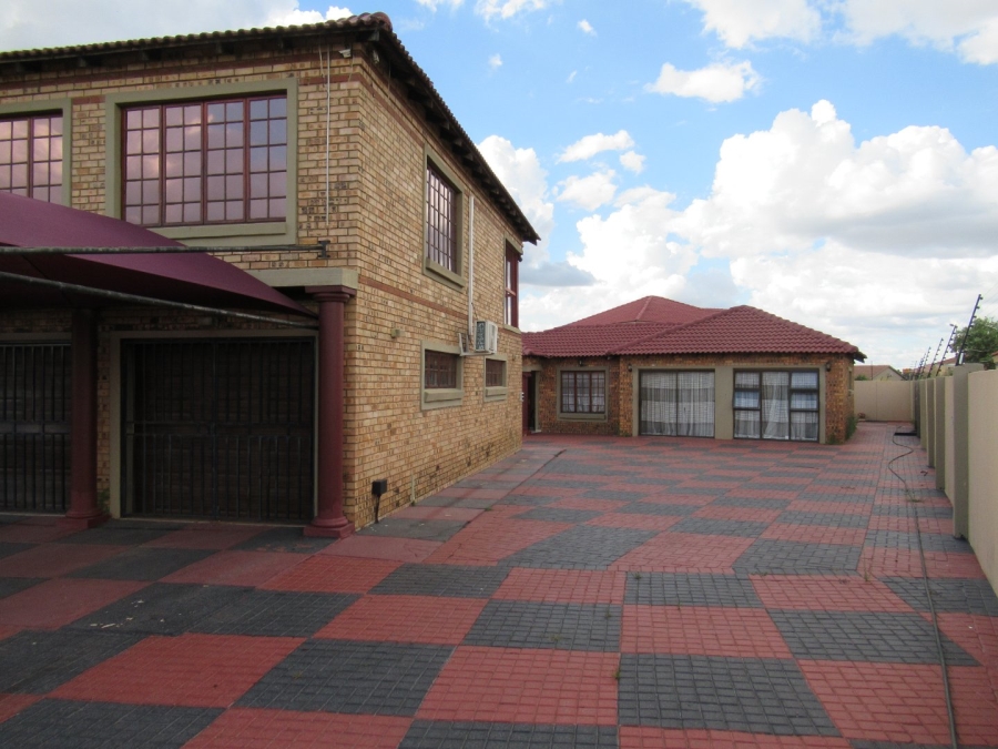 5 Bedroom Property for Sale in Cultura Park Gauteng