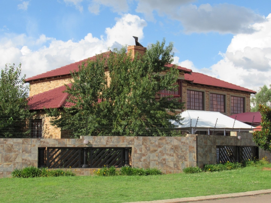 5 Bedroom Property for Sale in Cultura Park Gauteng